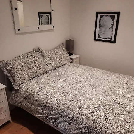 Lovely Home With Full En-Suite Double Bed Rooms-2