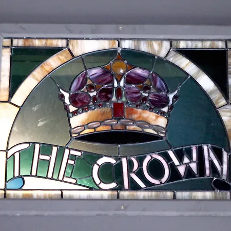 The Crown At Playhatch-3
